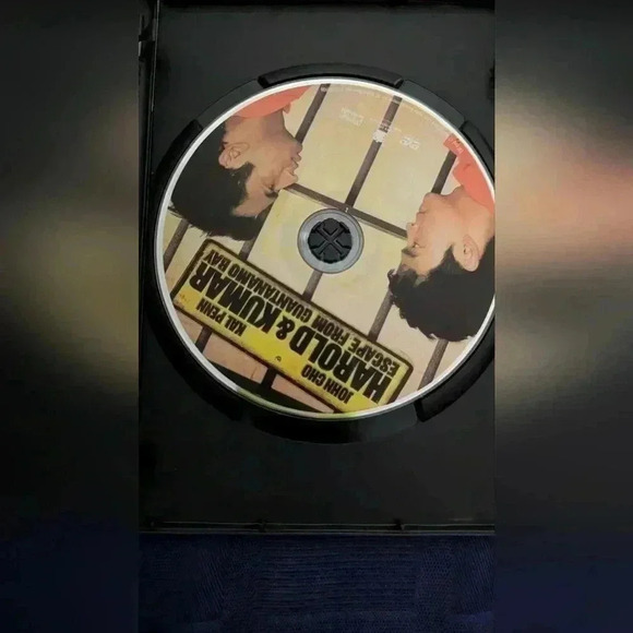 Harold & Kumar Escape from Guantanamo Bay DVD (EUC) - Picture 3 of 3